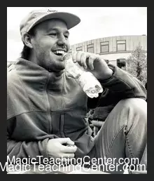 [Magic Video] Andrew Frost (@sleightlyobsessed) – Zee’s One Handed Top Palm (1080p video)