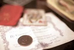 [Magic Video] Mark Bennett & Matthew Wright - Queens Nose (Gimmick Not Included)