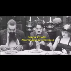 Still image from Magia Estudio Micromagia de Sobremesa video, featuring a hand demonstrating a close-up magic trick with everyday objects.