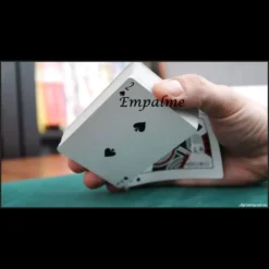 Magia Estudio Empalme video course cover, featuring a magician's hands expertly demonstrating a card palming technique, with a deck of playing cards.