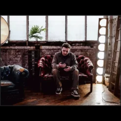 Magic video tutorial cover for Aroma by Marcos Waldemar & Invisible Compass, showcasing techniques for scent manipulation.